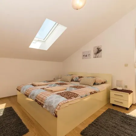 2 Bedroom Lovely In Apartment
