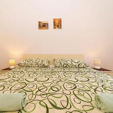 Apartment 2 Bedroom Lovely In