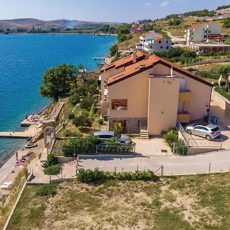 2 Bedroom Lovely In Apartment *
